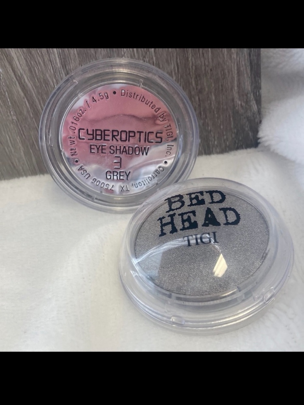 TIGI Bedhead Cyberoptics Eyeshadow in Grey